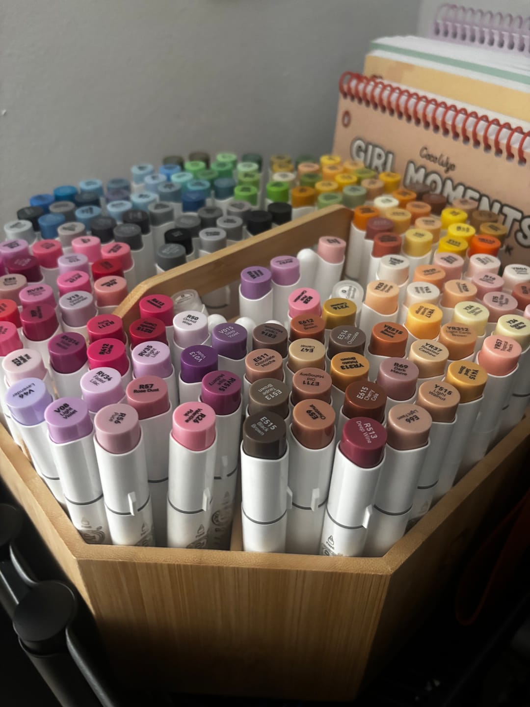 Customer photo review of Ohuhu 360° Bamboo Rotating Marker Organizer