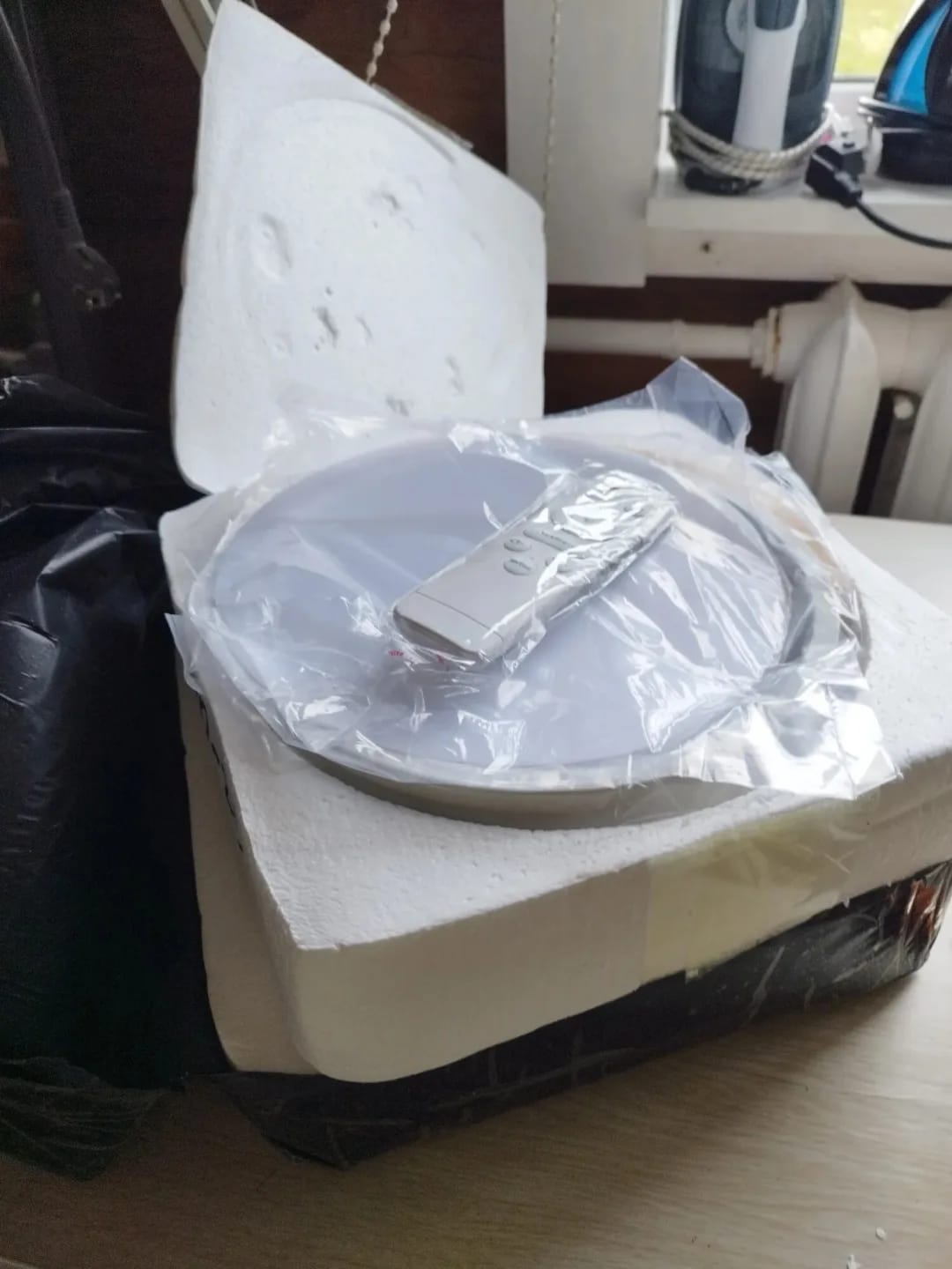 Customer photo review of Square Wood Ceiling Light for Bedroom, Frosted Shade, 30 cm