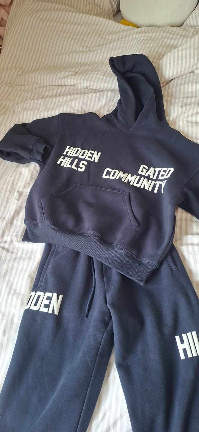 Customer photo review of GATED COMMUNITY HOODIE NAVY