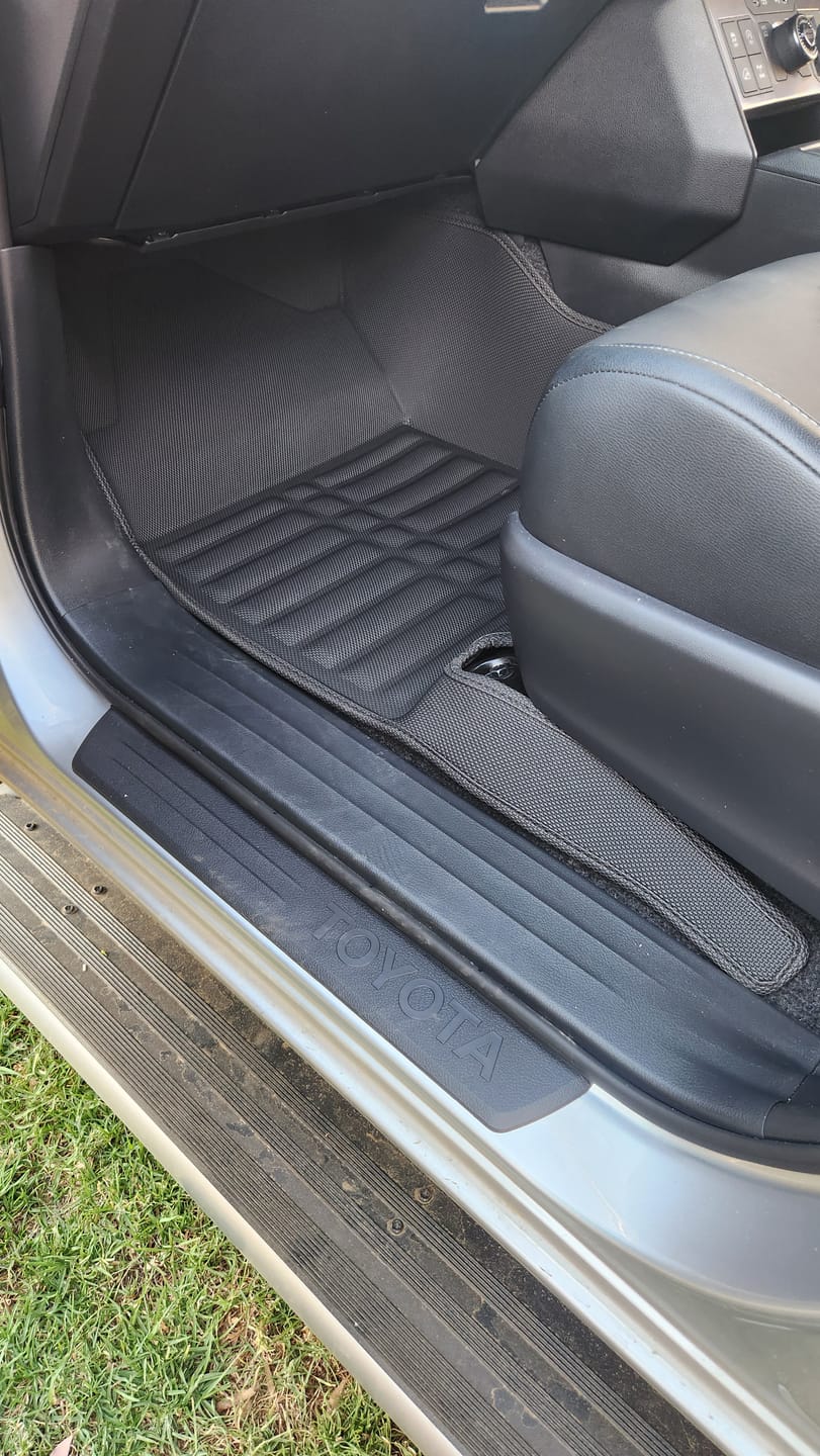Customer photo review of Sharkskin Custom-Fit Toyota Hilux 2025+ Hybrid 3D TPE All-Weather Floor Mats