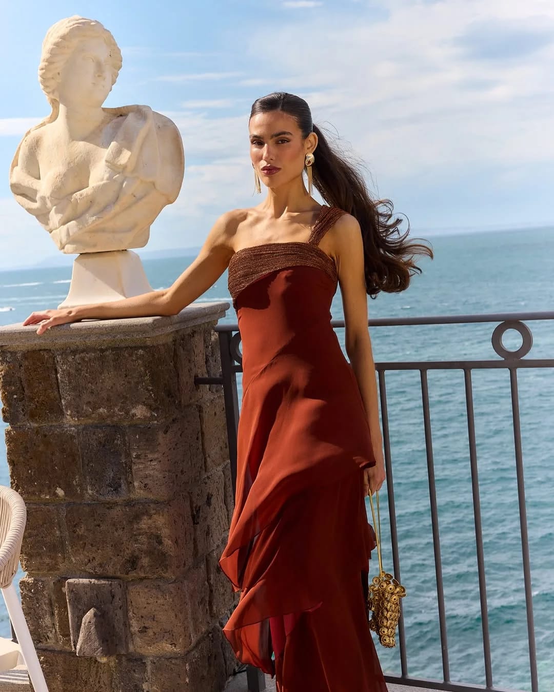 Customer photo review of Paula - Elegante Vestido Largo Sin Mangas con Volantes en Cascada