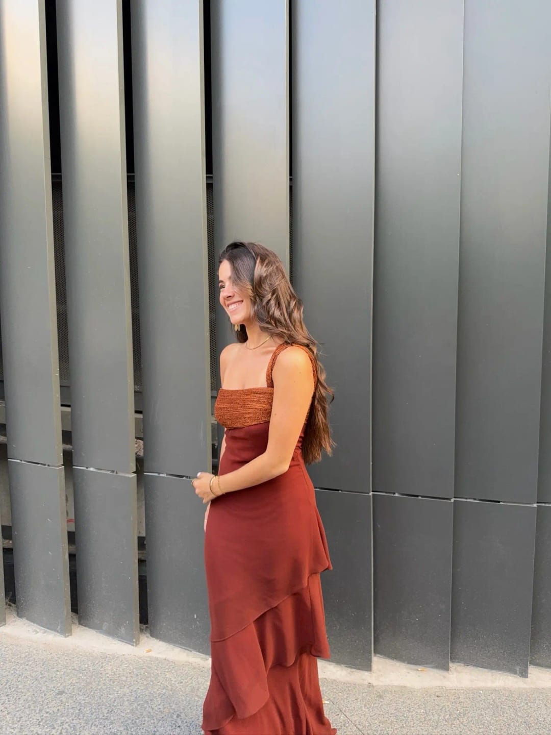 Customer photo review of Paula - Elegante Vestido Largo Sin Mangas con Volantes en Cascada