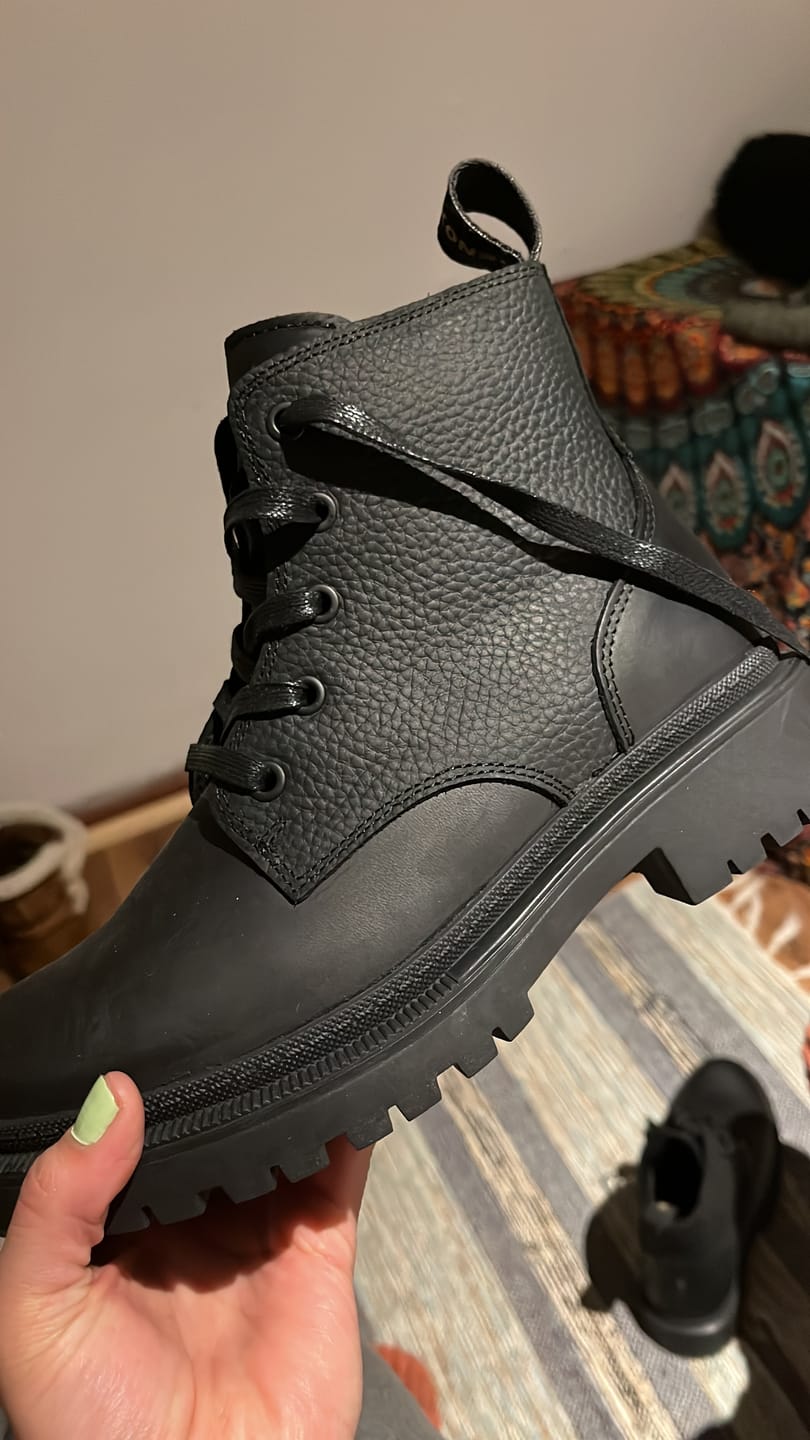 Customer photo review of Botín Explorer 2 Negro Rústico Mujer