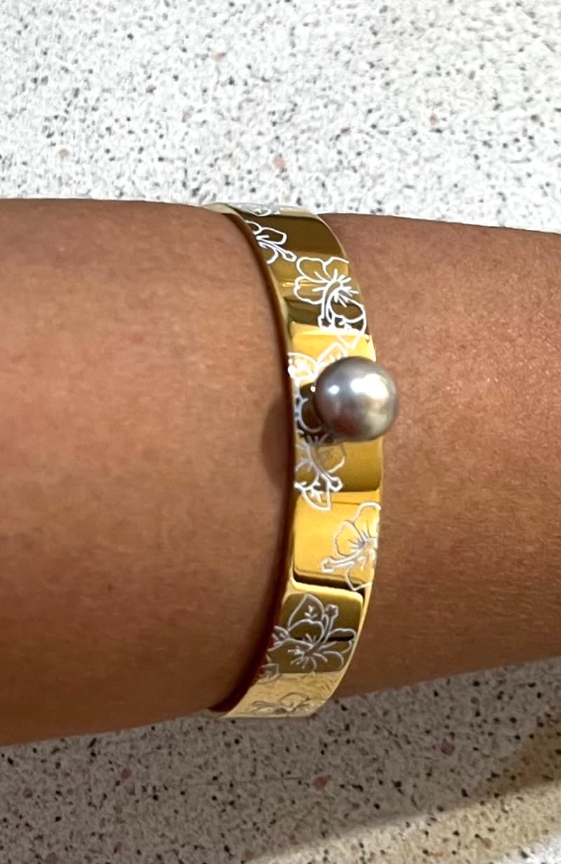 Customer photo review of Hibiscus Bangle
