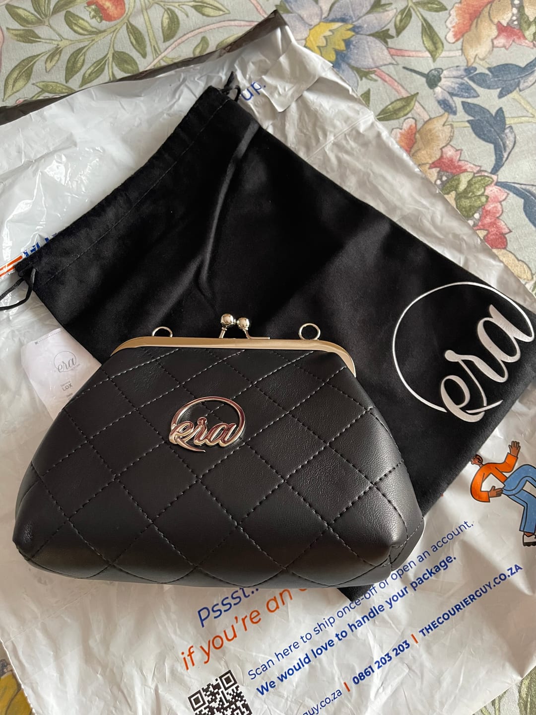 Customer photo review of ERA Mini Kisslock Chain Bag – Black