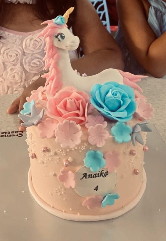 Customer photo review of Unicorn Lush Hair Cake