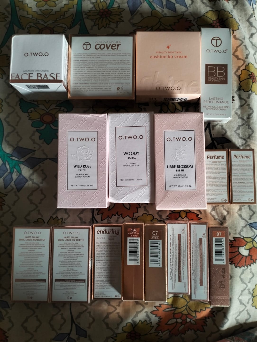 Customer photo review of O.TWO.O HAUTE GALAXY SWIRL LIQUID HIGHLIGHTER