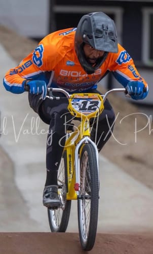 Customer photo review of Compression Sleeves V2 for Knees and Legs