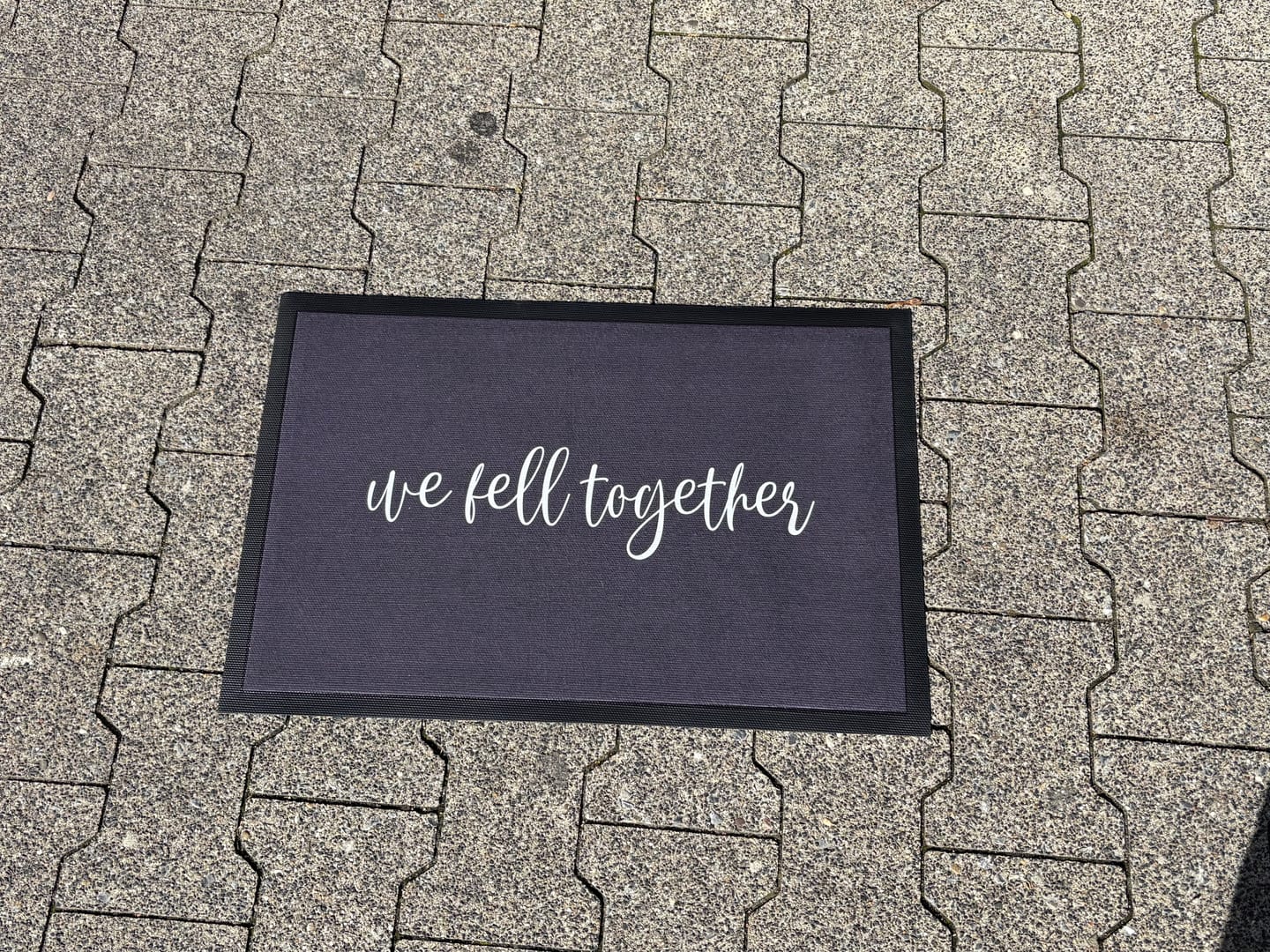 Customer photo review of Stoff Fußmatte personalisierbar – Willkommen bei Familie im Scriptdesign mit Herz