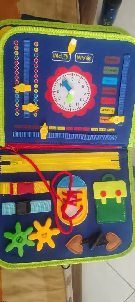 Customer photo review of Montessori Busy Book Kleinkind | Aktivitätsbuch Feinmotorik Lernspielzeug Selbstständigkeit