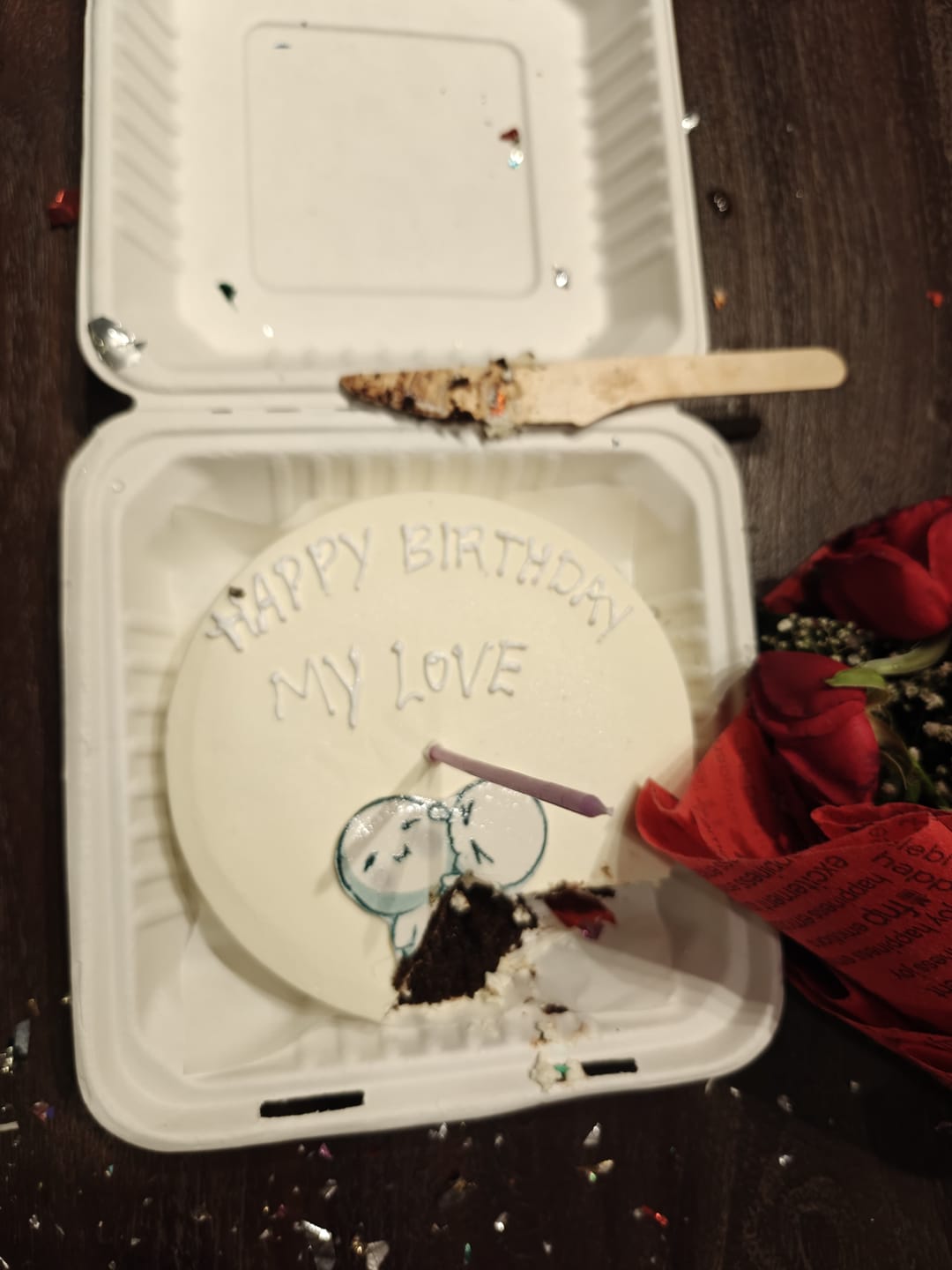 Customer photo review of Couple Love Kiss Cake