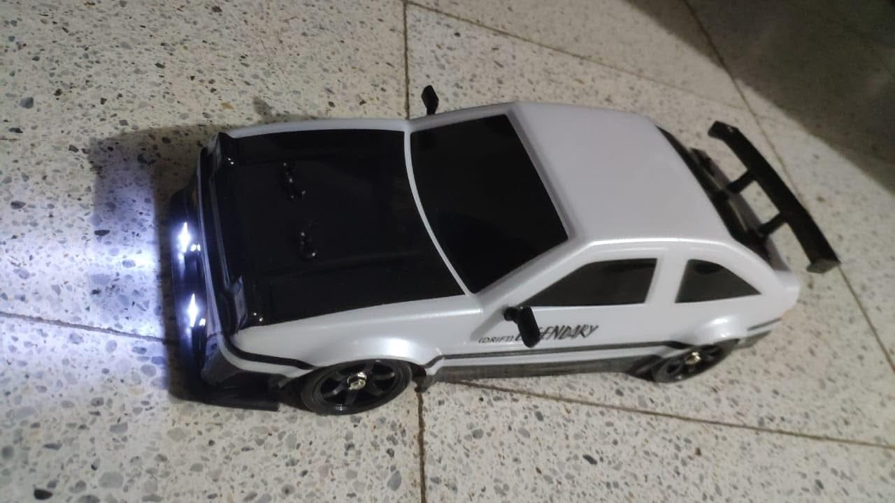 Customer photo review of RC Drift Auto mit Auspuff Ferngesteuertes Auto | 1:16 Maßstab Raucheffekt Wiederaufladbar Kinder