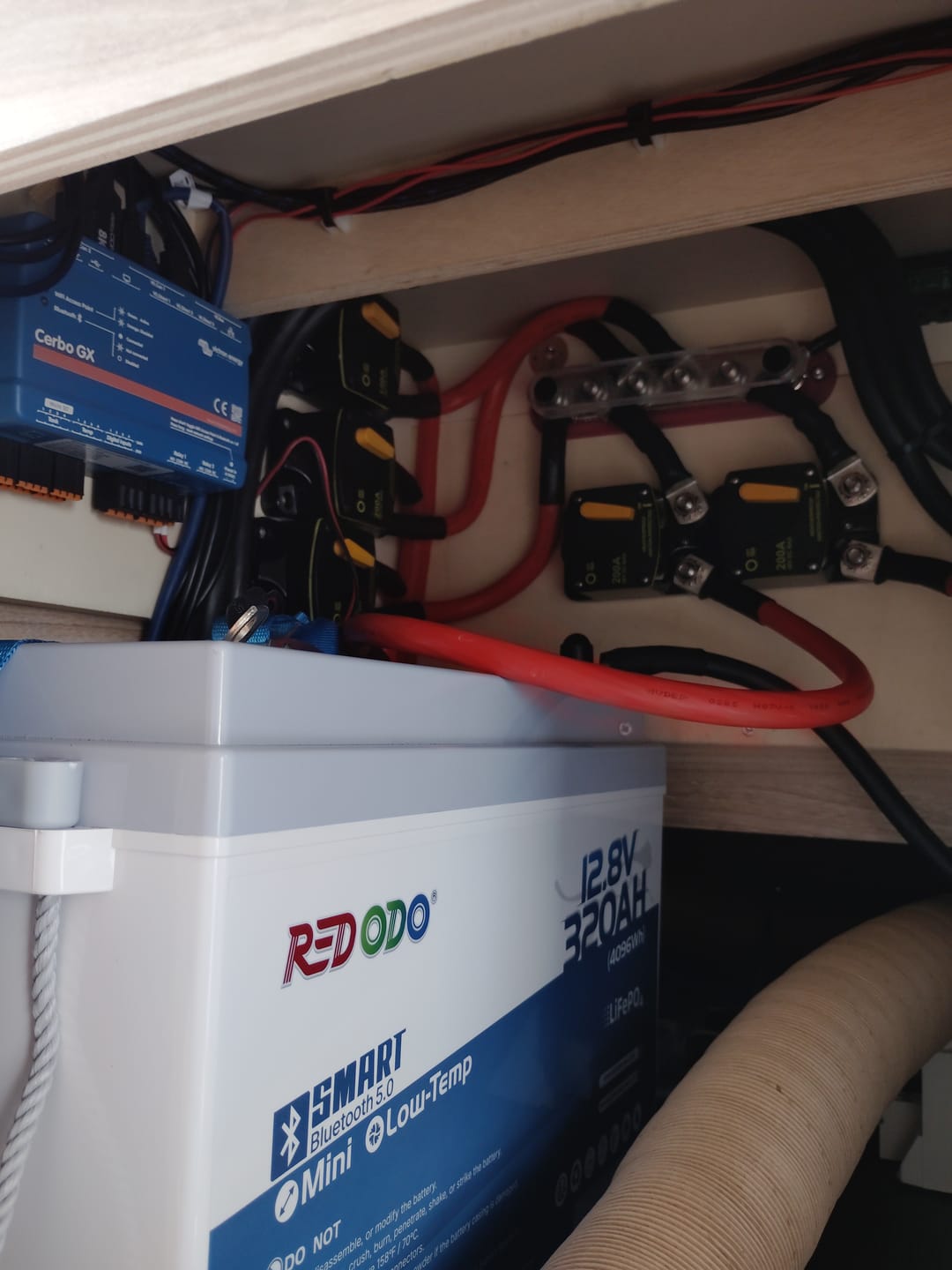 Customer photo review of Redodo 4096Wh 12V 320Ah B190 Untersitz LiFePO4 Batterie mit Bluetooth für Wohnmobil