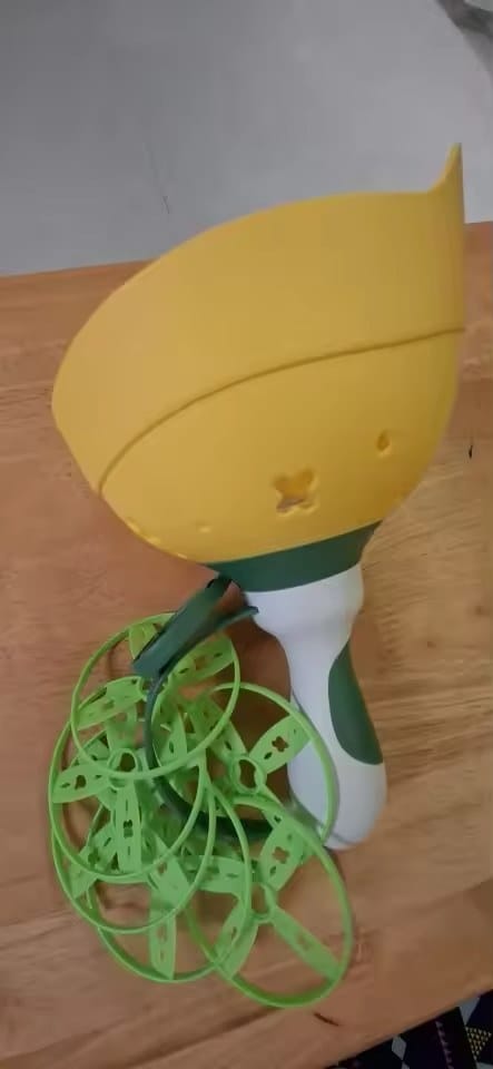 Customer photo review of Frosch Scheibenwerfer Kinderspielzeug | Fliegende Scheiben Outdoor Zugschnur UFO Starter