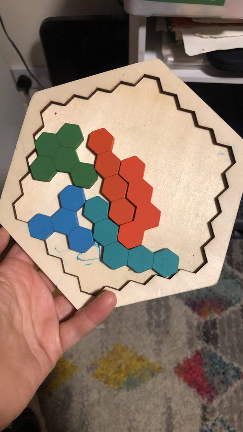 Customer photo review of Holz Hexagon Puzzle Lernspielzeug | Kognitives Motorikspiel Geometrie Kleinkind
