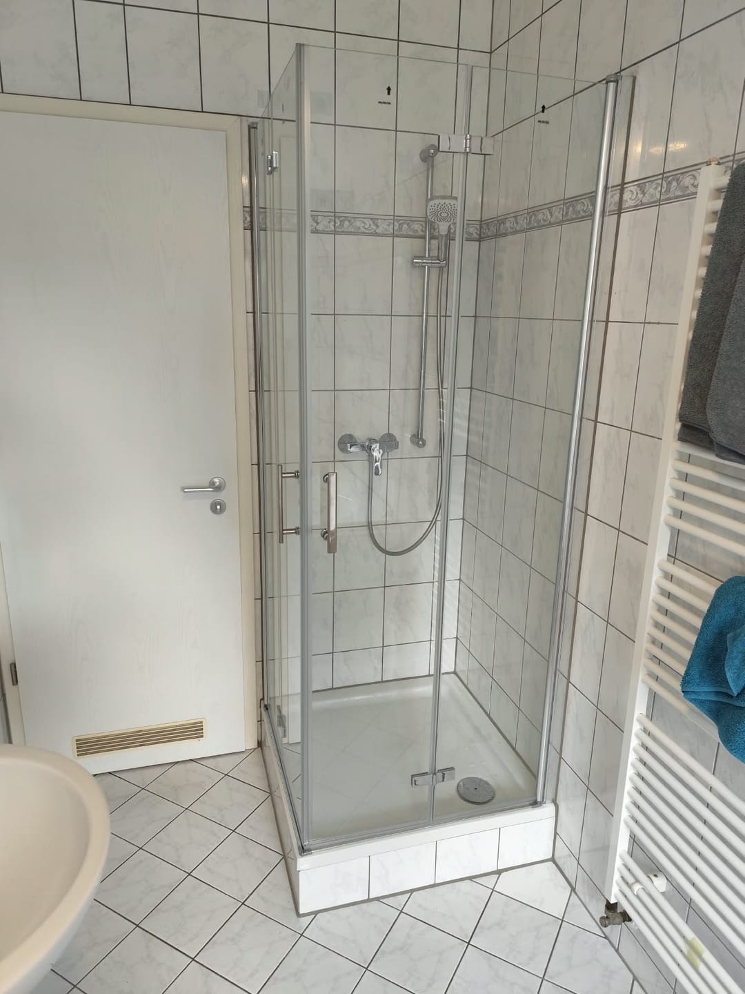 Customer photo review of SONNI Duschkabine Eckeinstieg 180° Falttür ESG Glastür 80-120cm Höhe 195cm Quadratisch