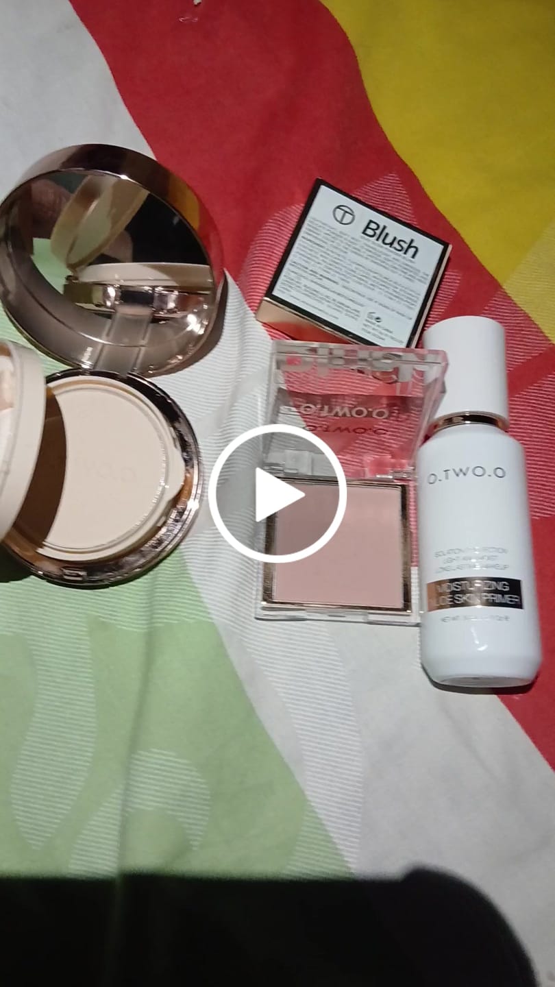 Customer video review of O.TWO.O ALL DAY SOFT FOCUS POWDER AND CUSHION CREAM