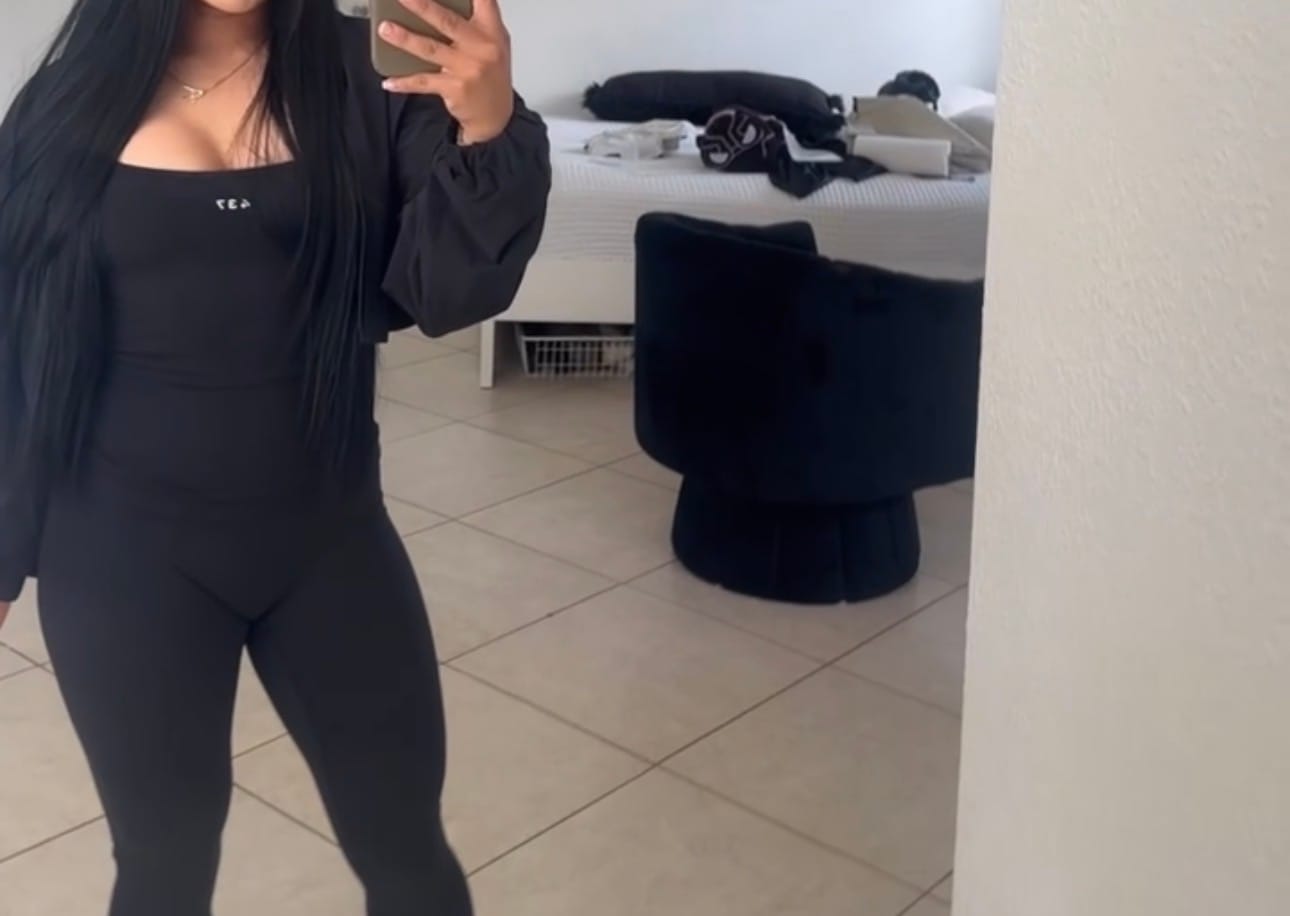 Customer photo review of The Minimalist Tank Black
