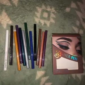Customer photo review of Cores Vibrantes Lápis Delineador à Prova D'Água 12 Tons