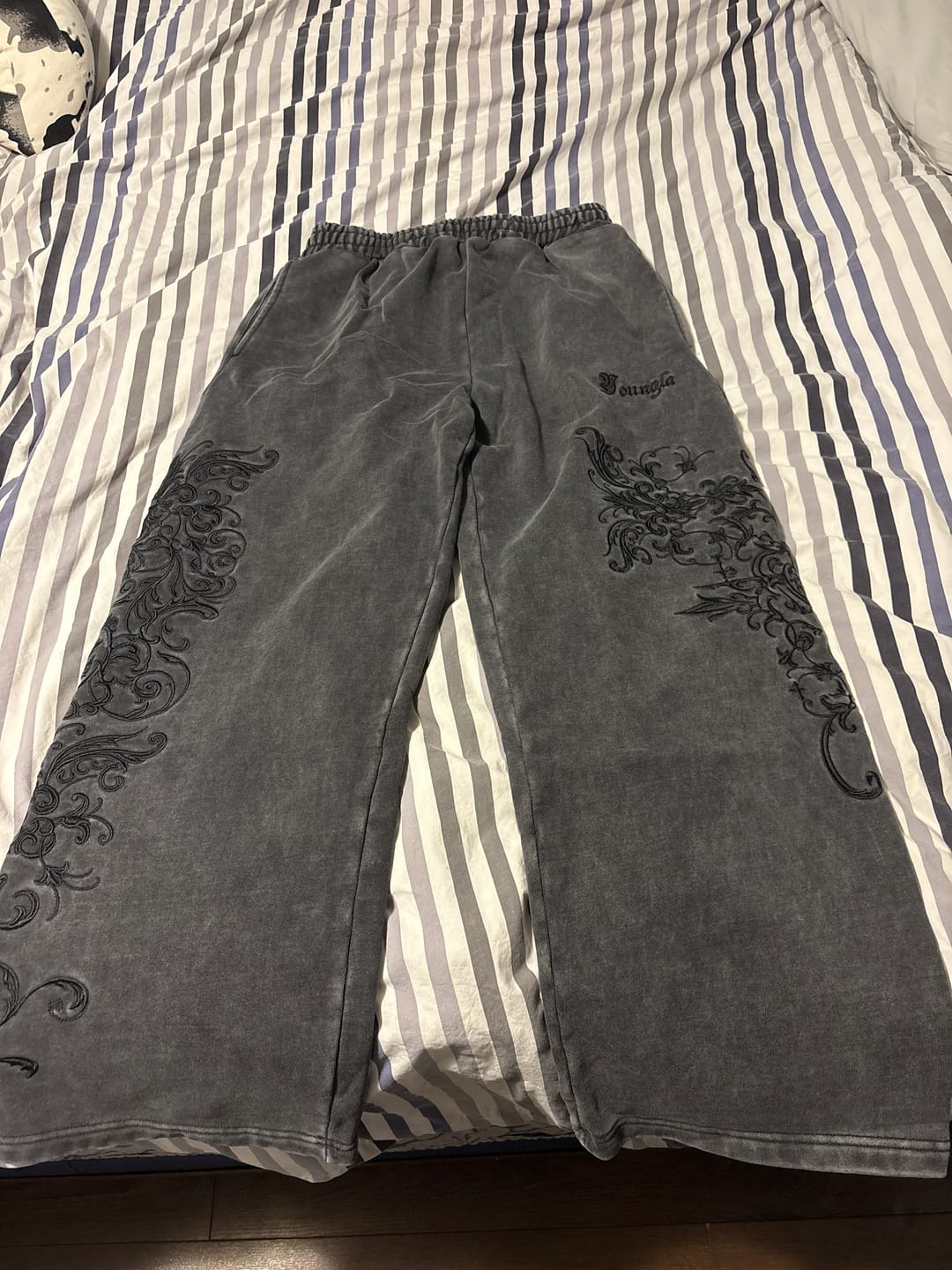 Customer photo review of 2061 - Threadmark Sweats