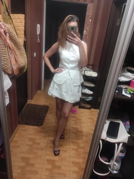 Customer photo review of Conjunto de Dos Piezas Irene - Top sin Mangas y Falda Corta