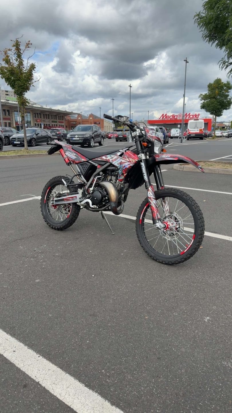 Customer photo review of NEW! LIGHTNING - GRAPHICS KIT