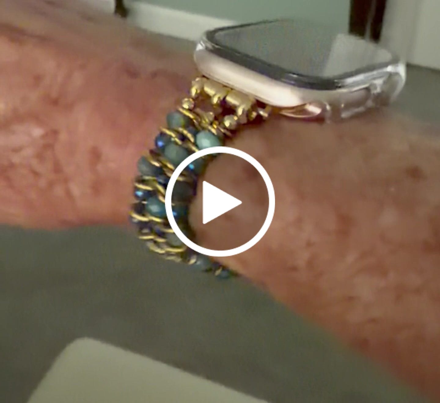 Customer video review of Crystal Shores Braided Stretch Apple Watch Strap