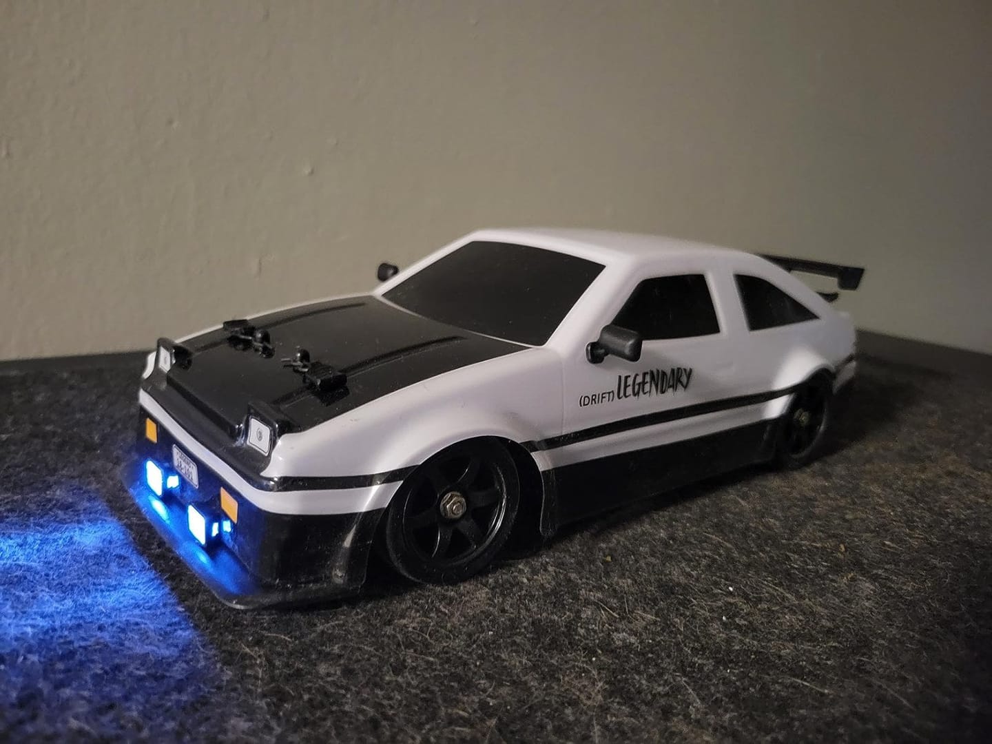 Customer photo review of RC Drift Auto mit Auspuff Ferngesteuertes Auto | 1:16 Maßstab Raucheffekt Wiederaufladbar Kinder