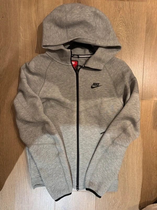 Customer photo review of Sweat à capuche Nik tech fleece gris S