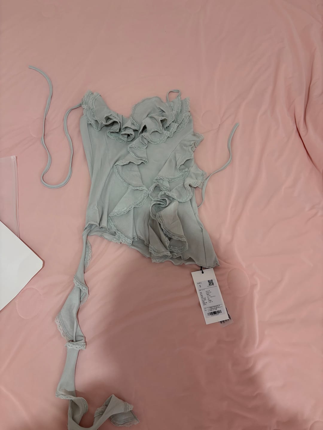 Customer photo review of Rase le sol Asymmetric Ruffled Halter Top
