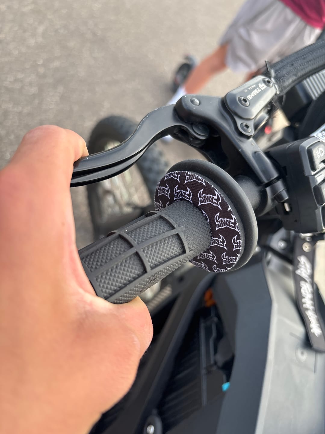 Customer photo review of Black - FangMoto Grip Donuts