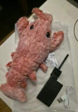 Customer photo review of Peluche langosta con movimiento para mascotas