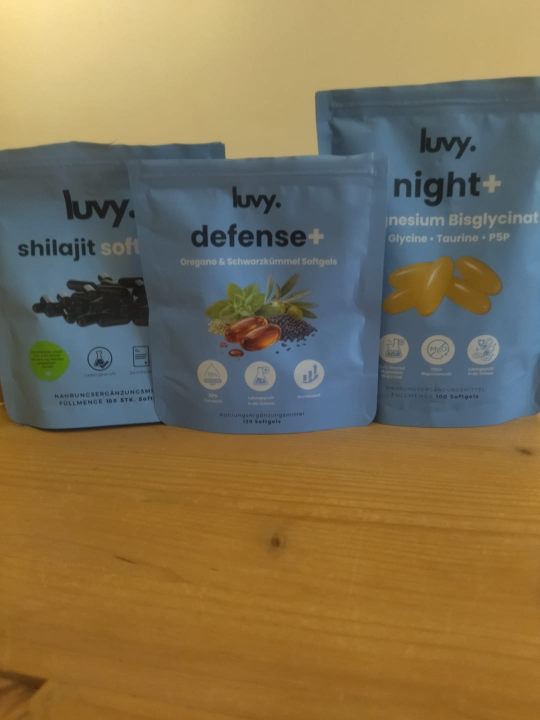 Customer photo review of DEFENSE+ 3-in-1 Darmkur | Oregano, Schwarzkümmel & Olivenblatt Softgels
