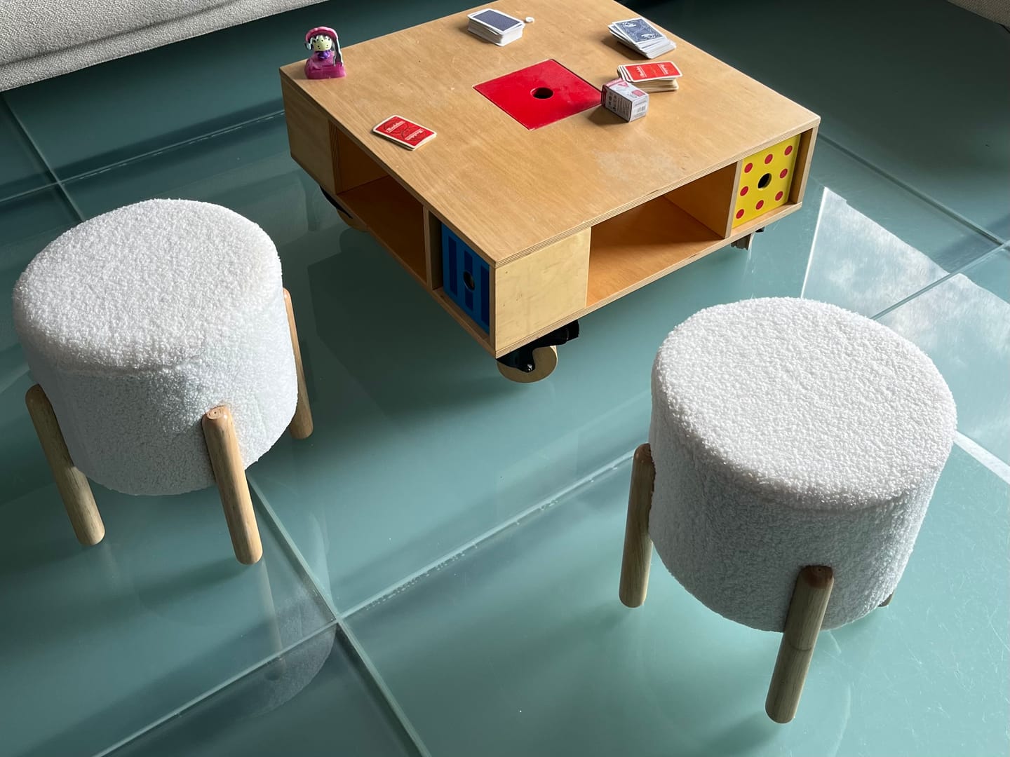 Customer photo review of BOHOL - Pouf en bouclettes blanches et pietements en bois