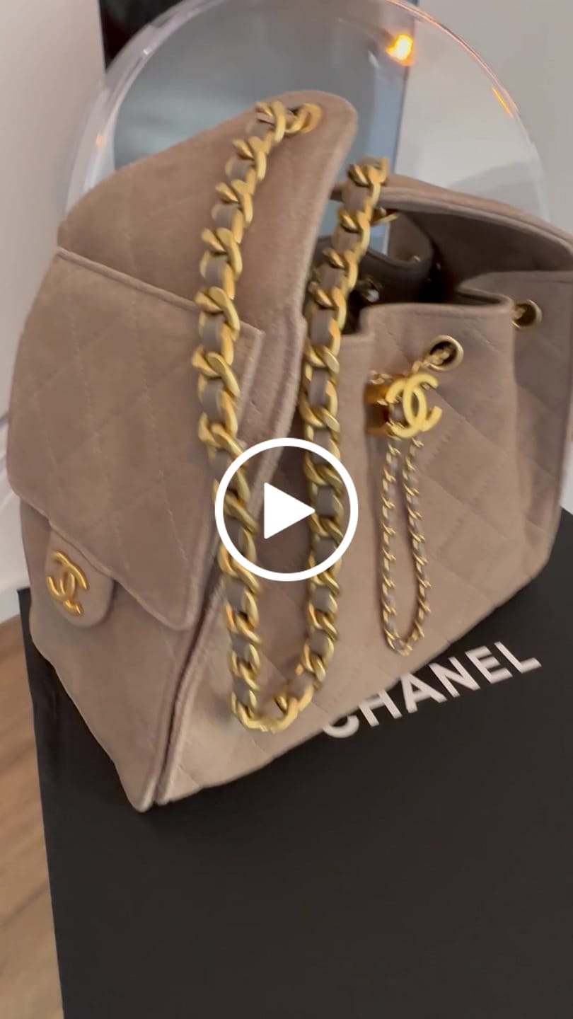 Customer video review of CC 25C Hobo Bag 30cm Suede