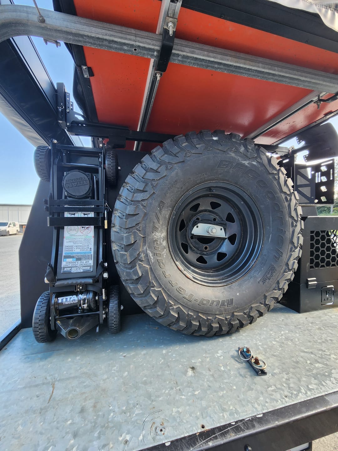Customer photo review of 3 TONNE RUGGED FLOOR JACK - HI LIFT HYDRAULIC TROLLEY JACK - BLACK