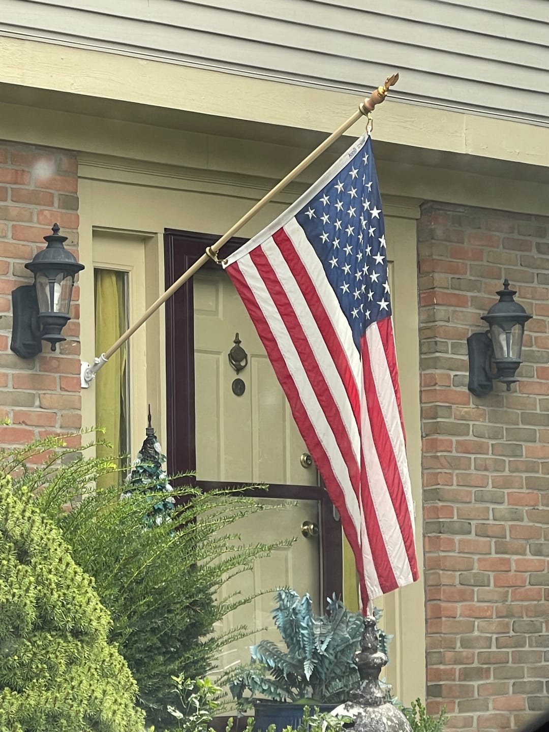 Customer photo review of Non-Tangle Flagpole Spinners