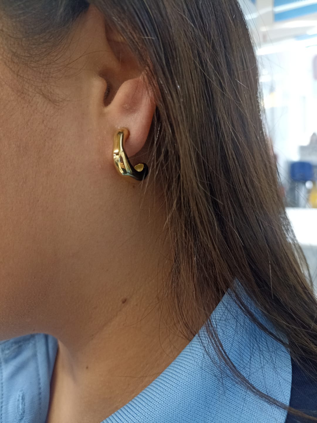 Customer photo review of Par Arracada Con Dije Ovalado