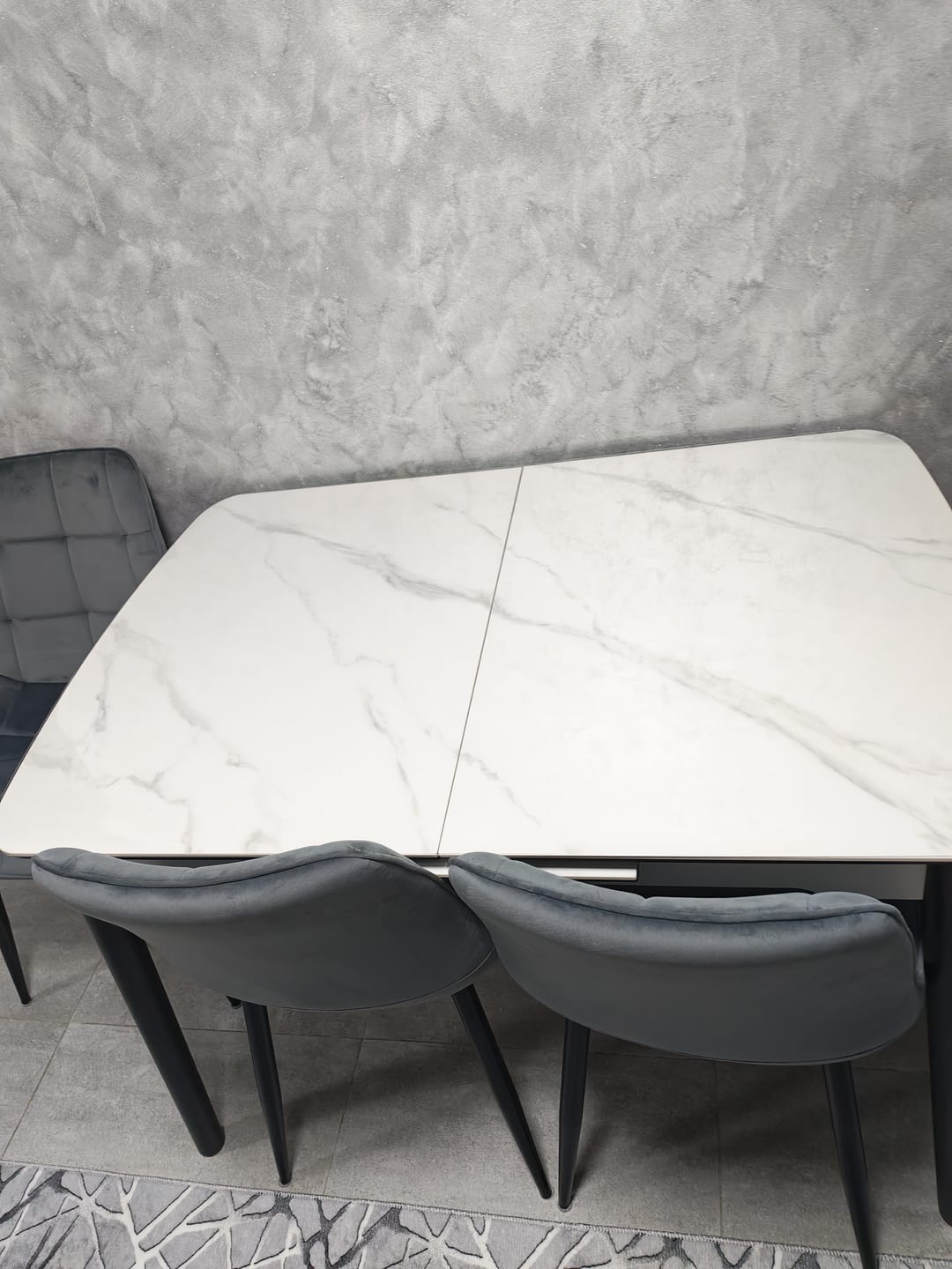 Customer photo review of Masa extensibila APOLLO, alb cu efect de marmura/negru, 120/160x80x76 cm