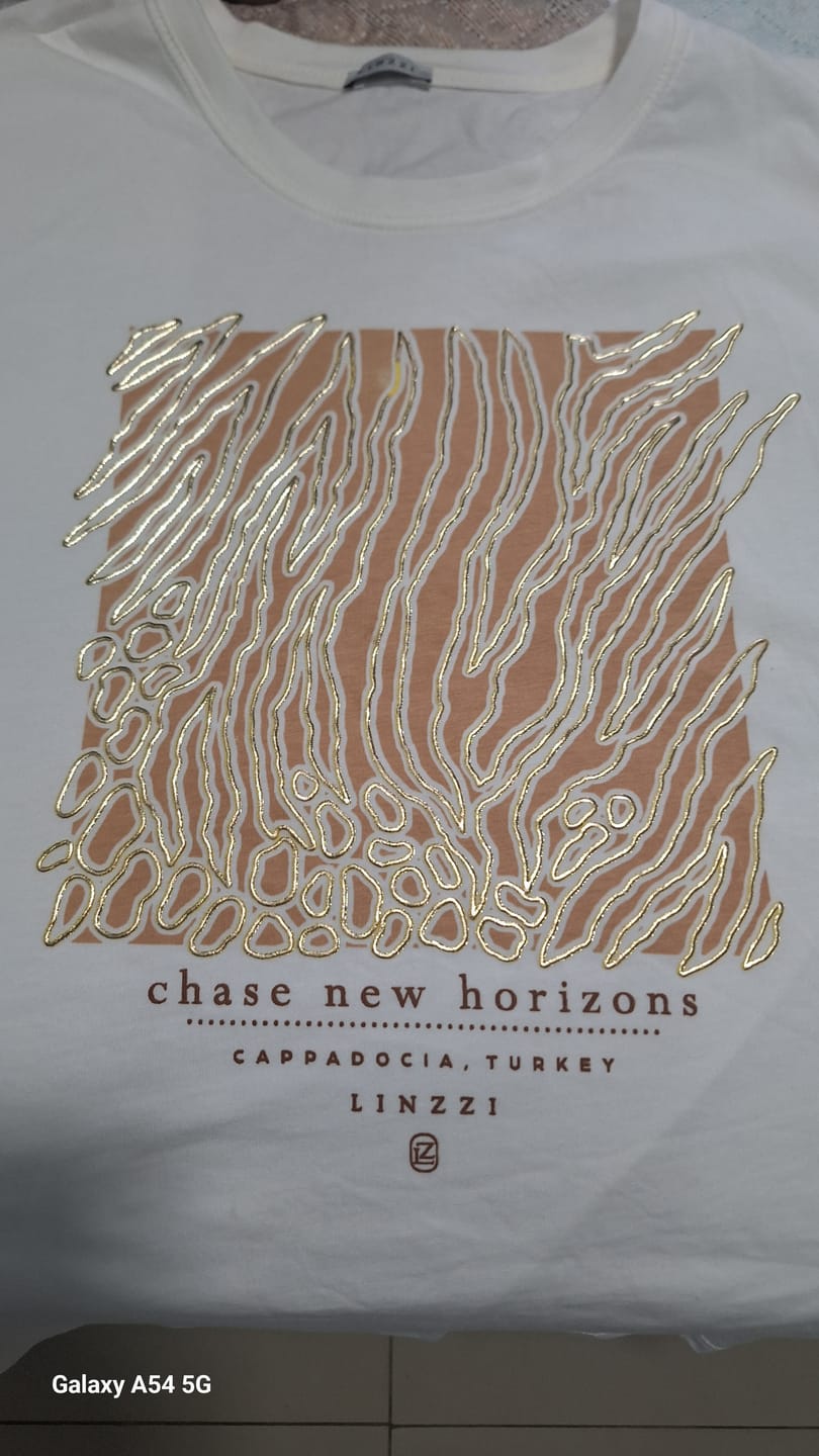 Customer photo review of T-shirt em Meia Malha com Estampa Metalizada  90241 Linzzi