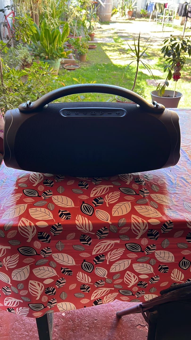Customer photo review of Parlante Bluetooth Portátil Blik Powerboost 180W 9 Hrs - Edición Limitada Power Peralta