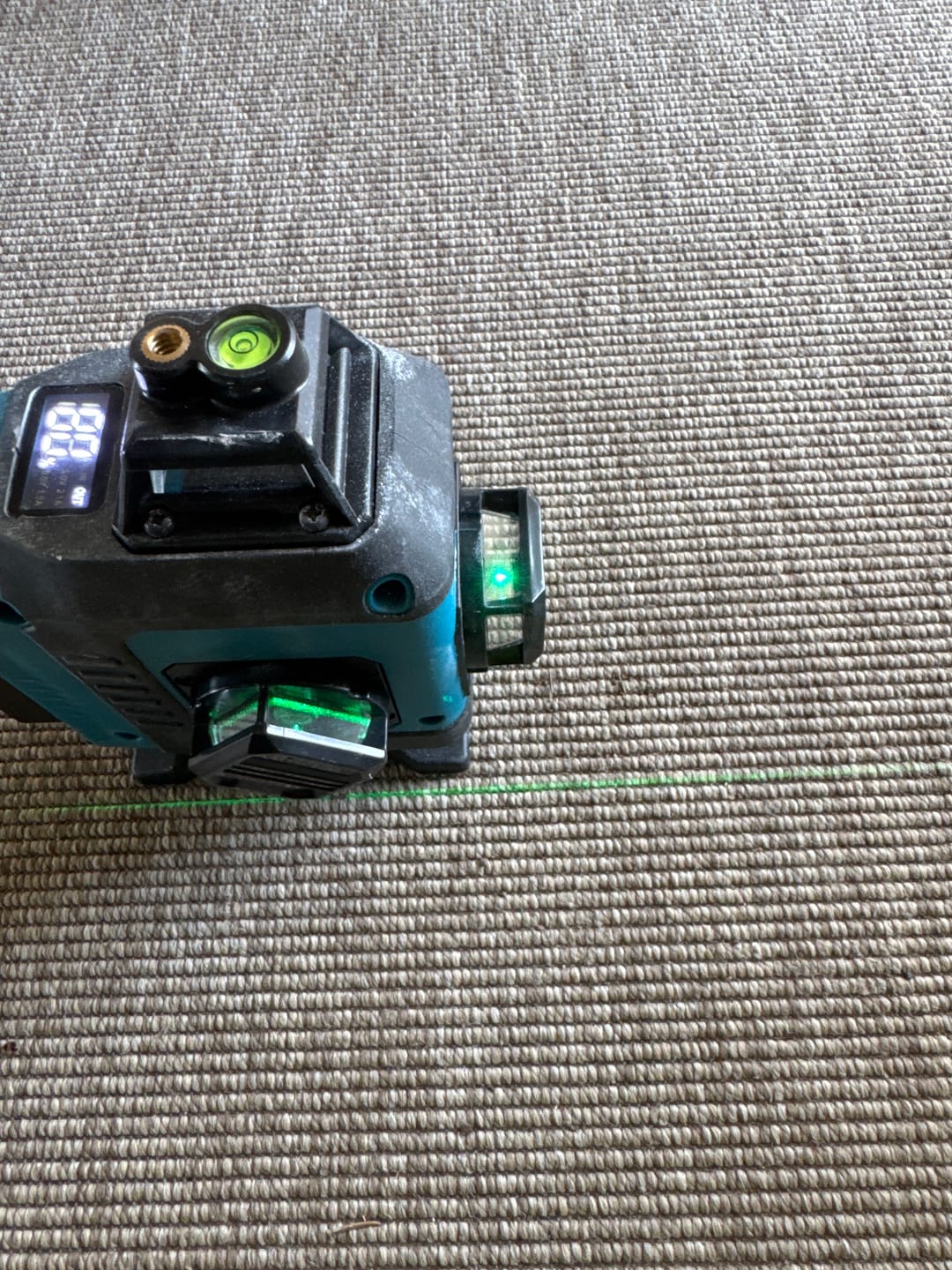 Customer photo review of ONEVAN 16 Lines 4D Display Green Laser Level