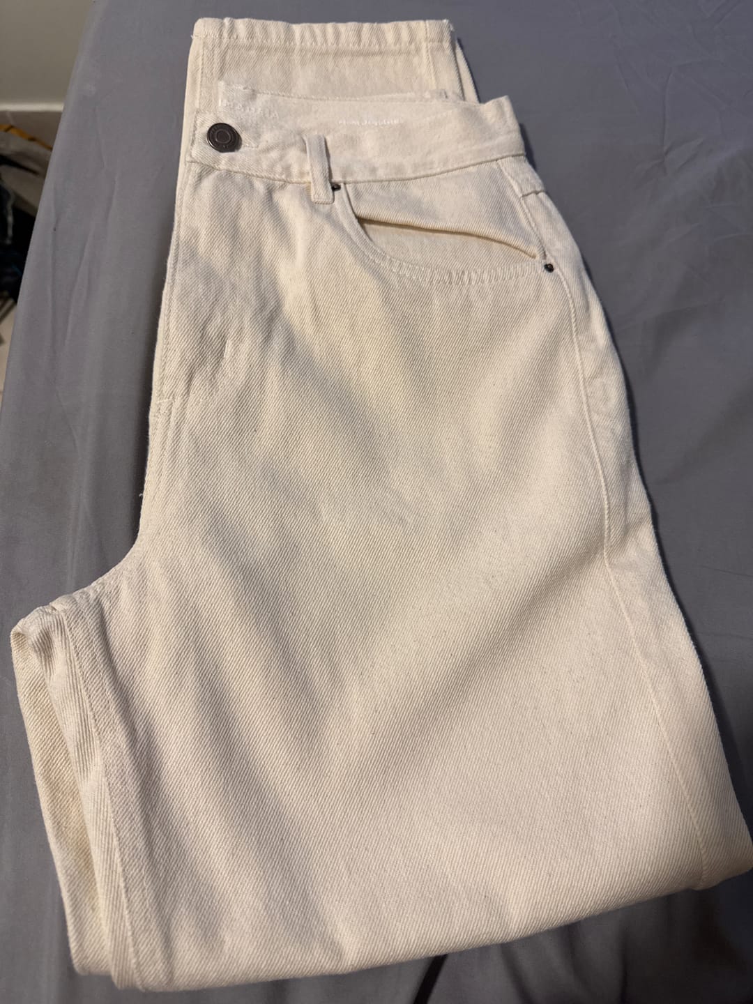 Customer photo review of Calça Jeans Mom Jequitibá Bege Natural