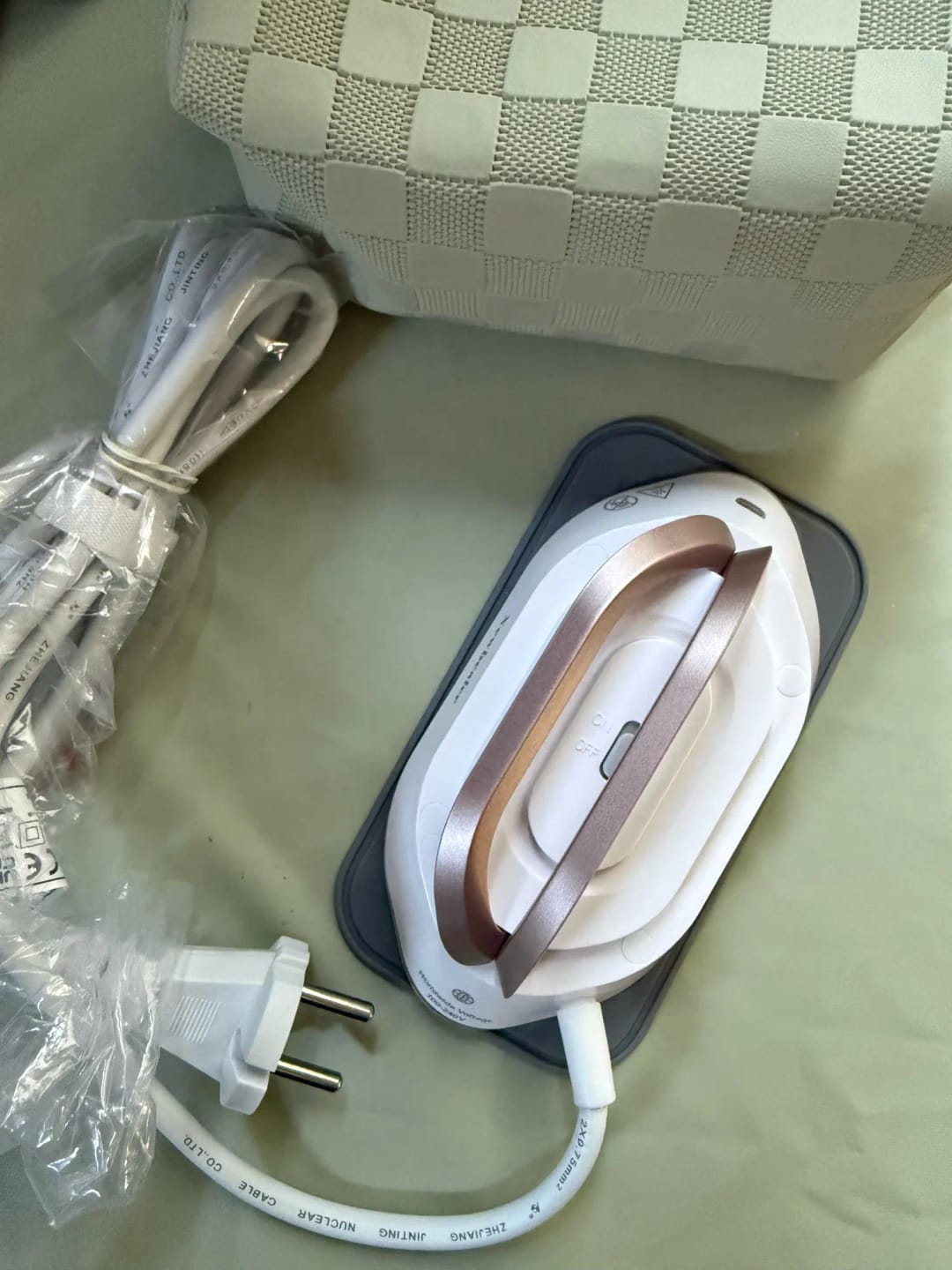 Customer photo review of THE MINI TRAVEL IRON PACK LIGHT. LOOK SHARP.