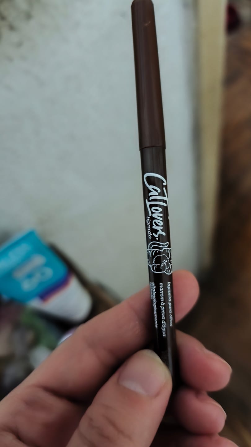 Customer photo review of Lapiseira Para Olhos Marrom – Cat Lovers – Vizzela