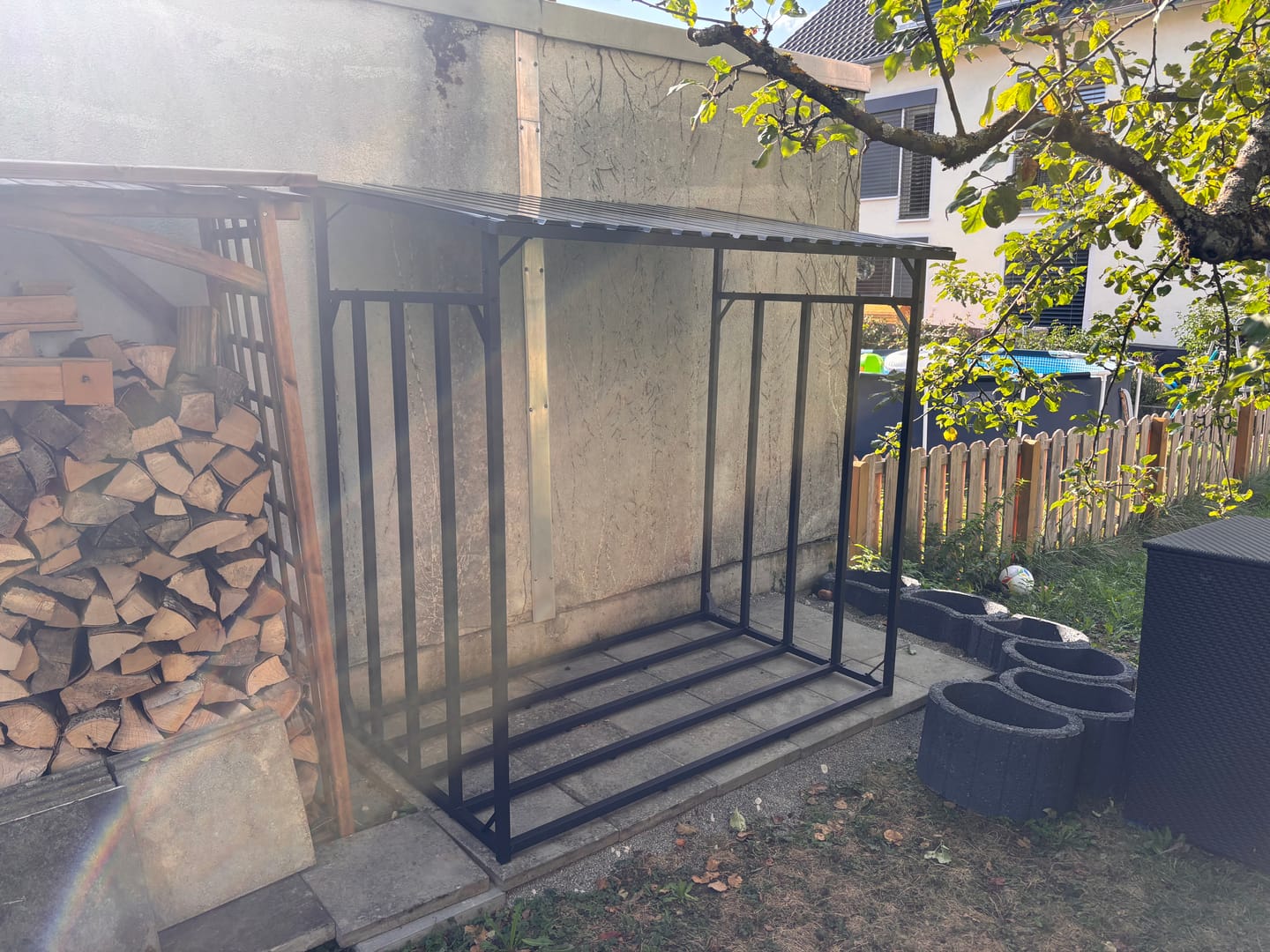 Customer photo review of Gartenzeit® Premium Kaminholzregal für den Außenbereich – 70 cm / 105 cm, extra stabil & wetterfest