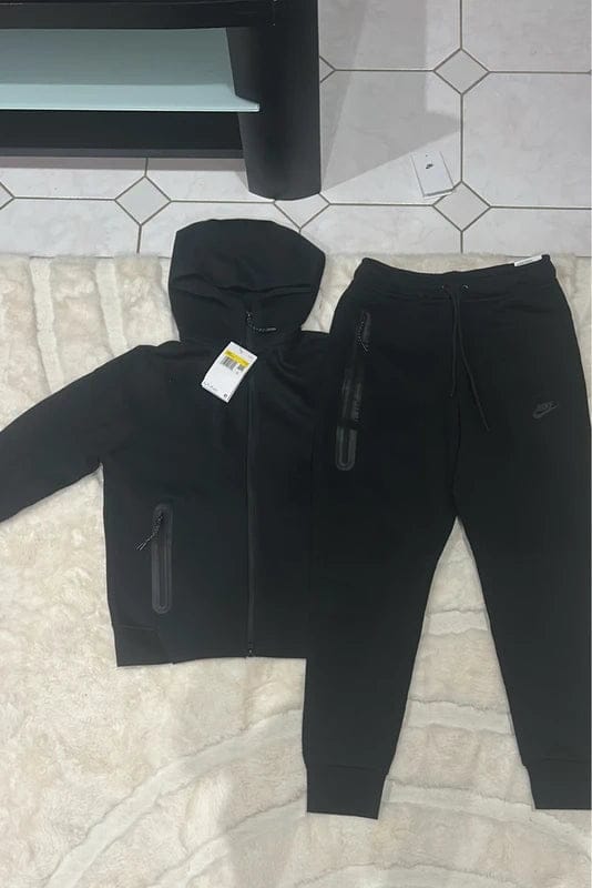 Customer photo review of Sweat Nik tech fleece noir S