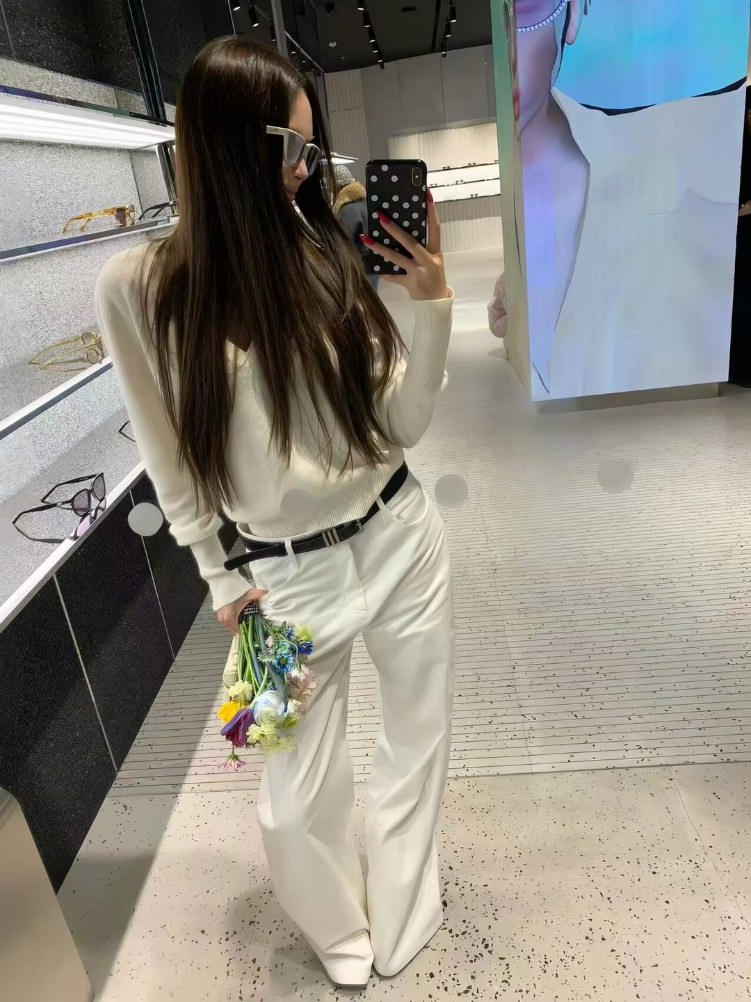 Customer photo review of ROVENTE High-Rise Wide-Leg Denim Pants