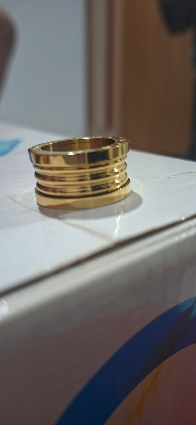 Customer photo review of Anel Pedra Luca Slim Banhado em Ouro 18k