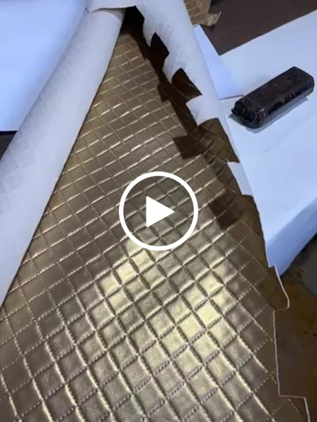 Customer video review of CHARELLE DELUXE METALIZADO FUNDO MALHA COR OURO LIGHT